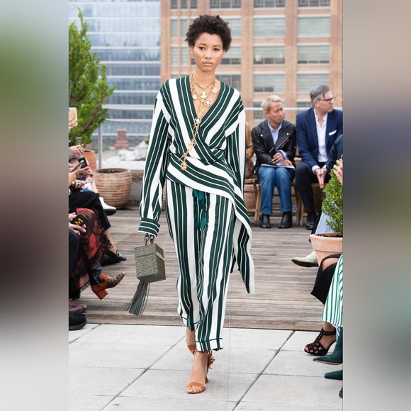 $1,790 OSCAR DE LA RENTA GREEN STRIPE ASYMMETRIC SACH CREPE BLOUSE US 0 - Picture 5 of 10